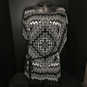 NWT Wrapper Black White Tie Waist Geometric Zig Zag Dolman Sleeve Top